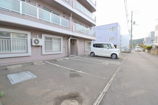 エルサコート澄川 駐車場