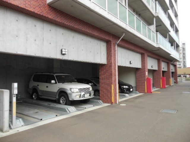 LEE北９条 駐車場