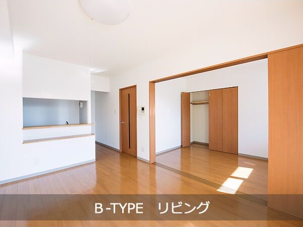 エナコート山鼻 リビング