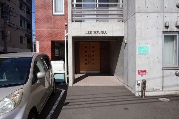 LEE東札幌 A棟 エントランス