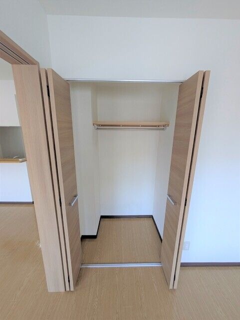 アヴェニュ近美前 収納