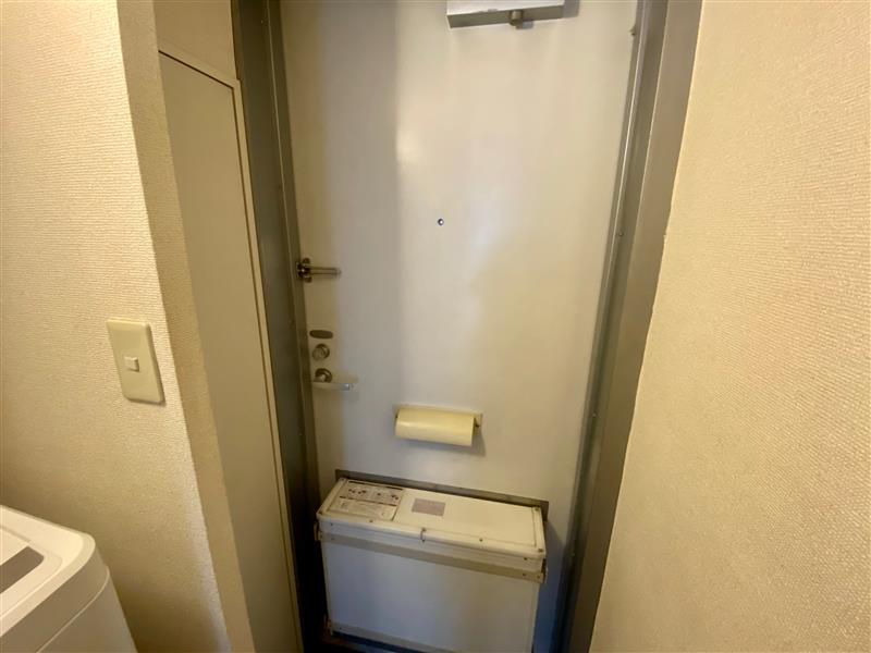 レオパレスエスタ 玄関