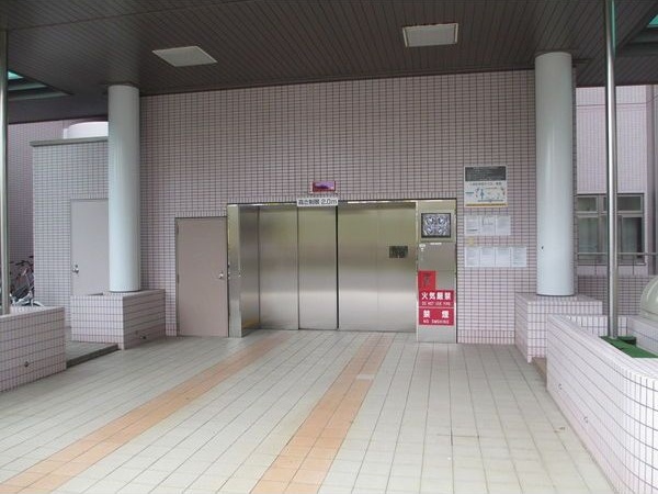 サンタの館医大前 駐車場