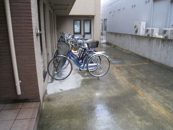 エルミタージュ 駐車場
