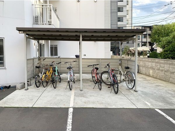 クラッセ北大前 駐車場