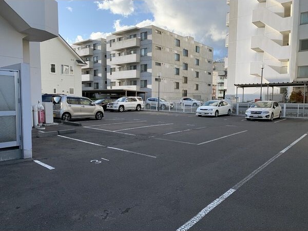 クラッセ北大前 駐車場