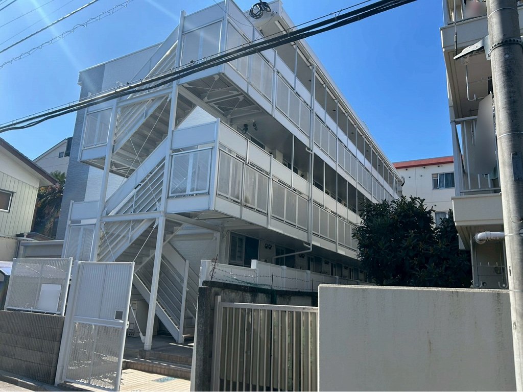 レオパレスレガーロ 外観