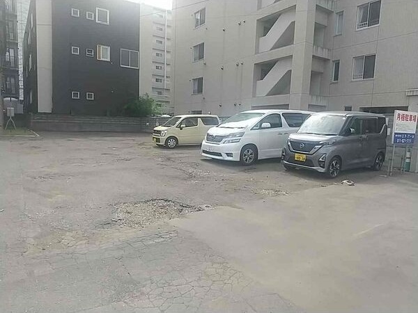 サードインパクト 駐車場