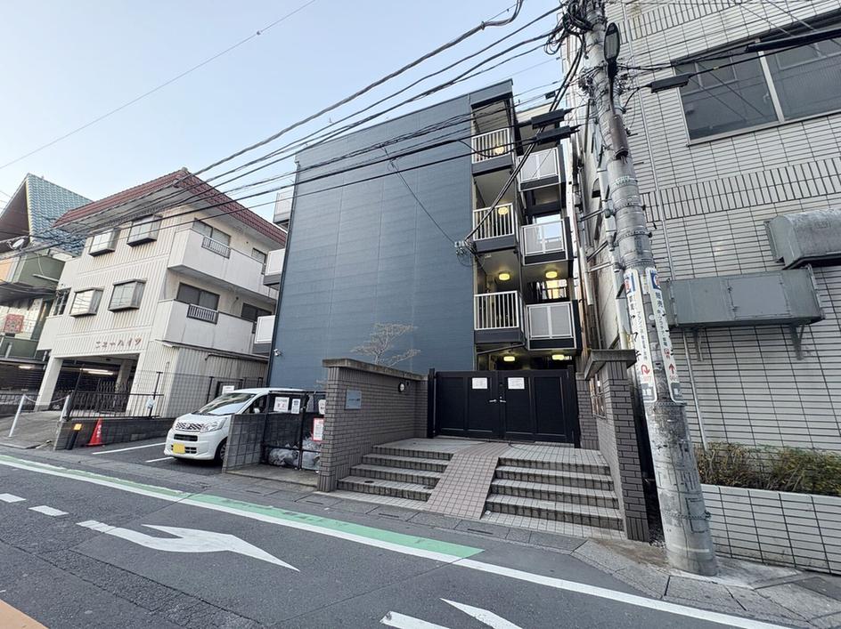 レオパレスプレステージ草加 外観
