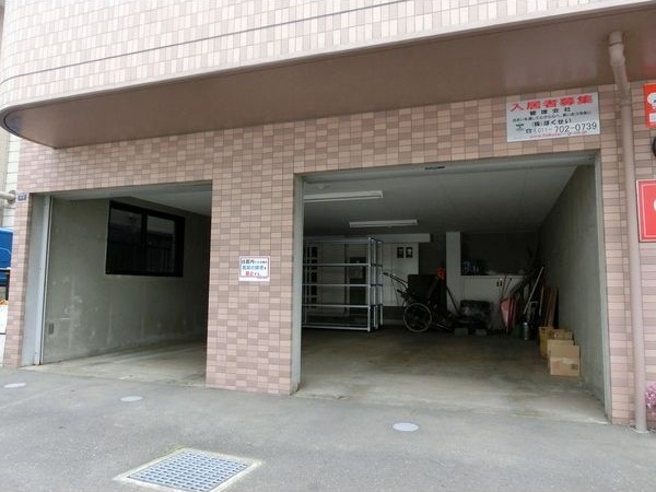 クレアーレ 駐車場