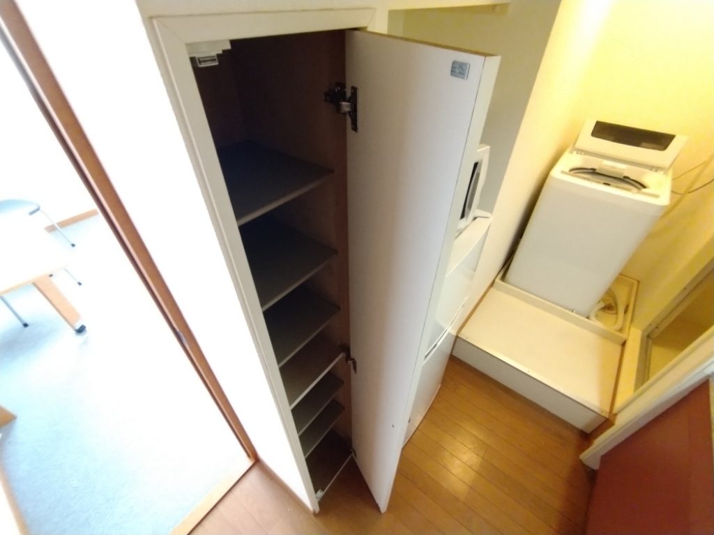 レオパレスエスポワール 玄関