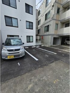 エアレンデル新札幌 駐車場