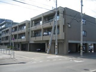 MANSION KURODA南8条 駐車場