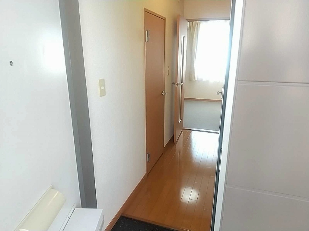 レオパレスレクリチュール立川 玄関