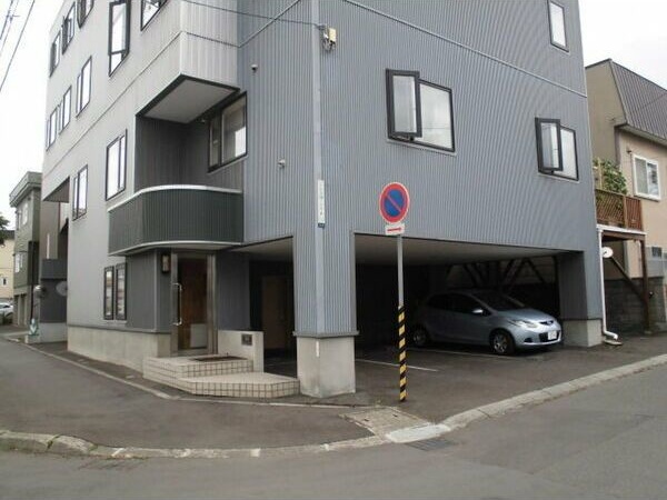 M&R 外観