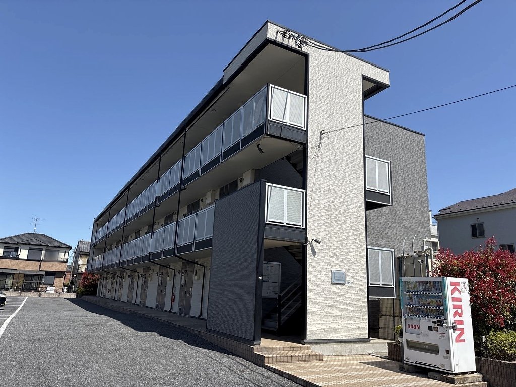 レオパレスアゼリアカーサ 外観