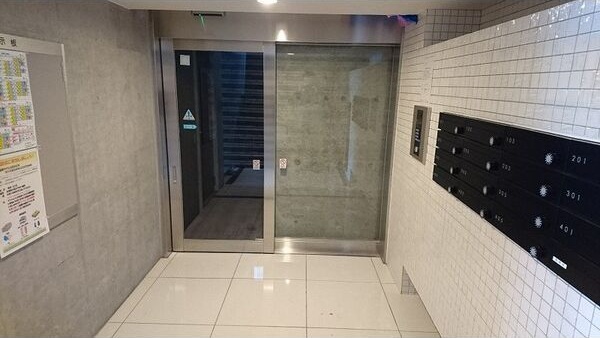 イングレッソ南7条 エントランス
