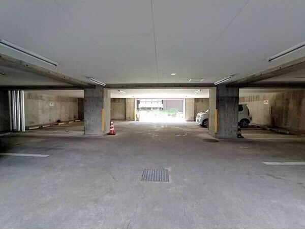 インペリアルエバー中島公園Ⅱ 駐車場