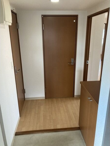 大光21番館 玄関