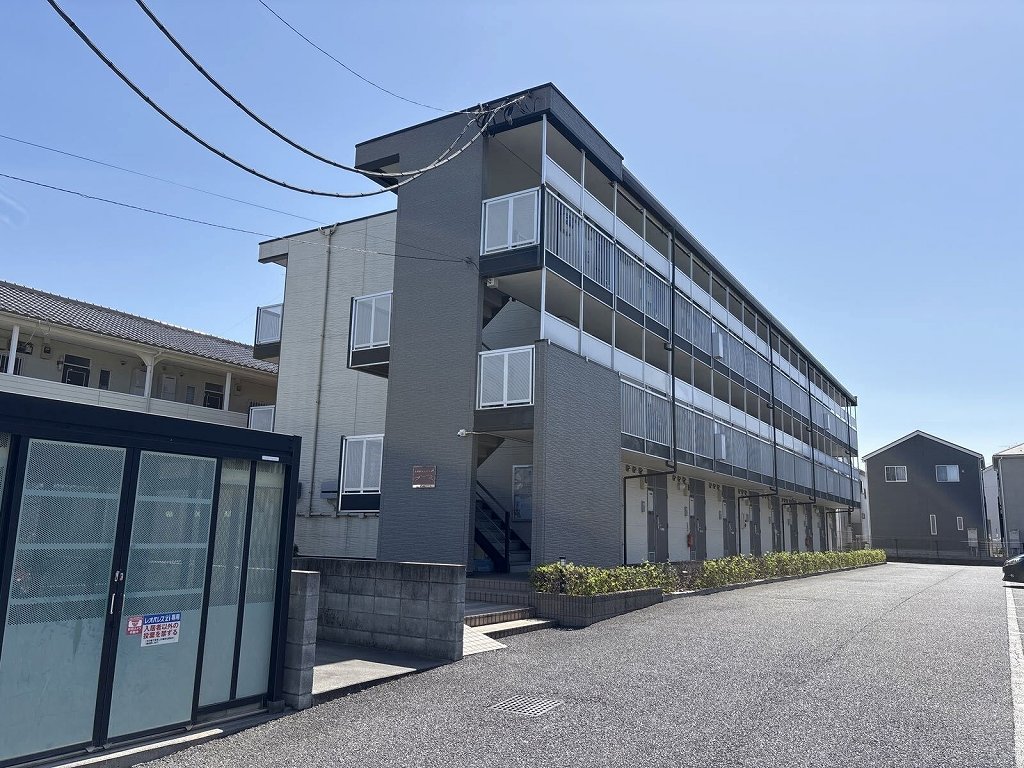レオパレスアゼリアパーク 外観