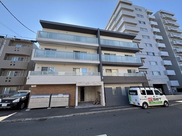 エアフォルク行啓通 外観