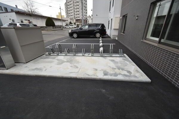 ラピスブラオ二十四軒 駐車場