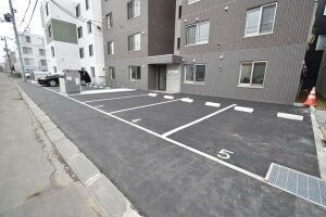 ラピスブラオ二十四軒 駐車場