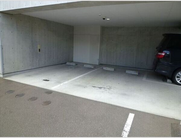ISグランデ札幌 駐車場