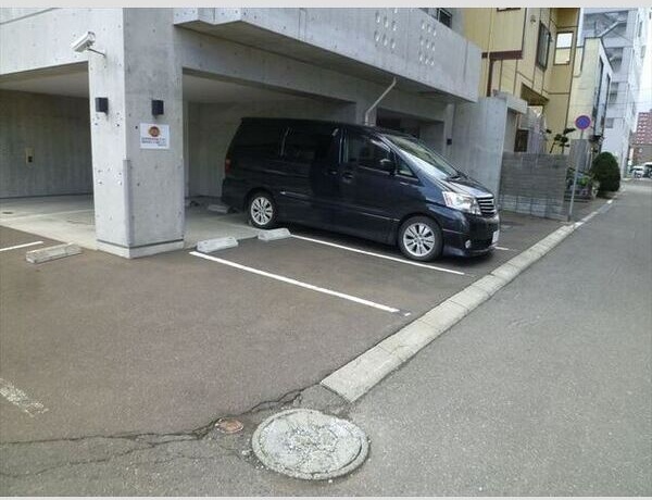 ISグランデ札幌 駐車場