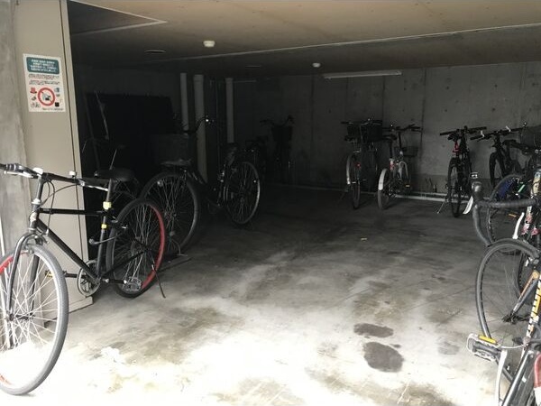 ガーデンパレス 駐車場