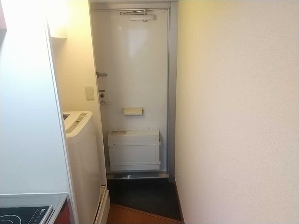 レオパレスゴールデンヴィレッヂ 玄関