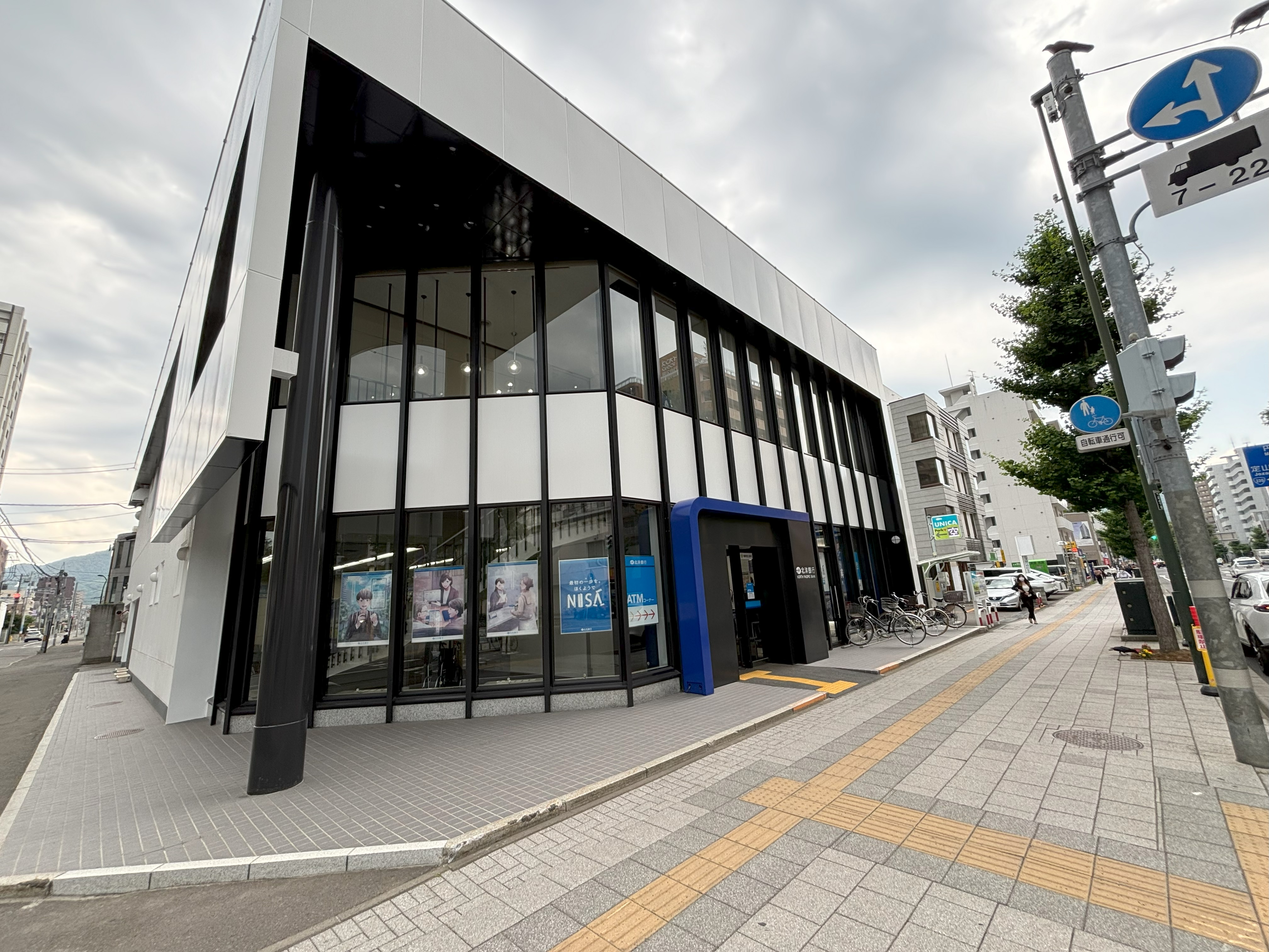アンクレー円山 銀行