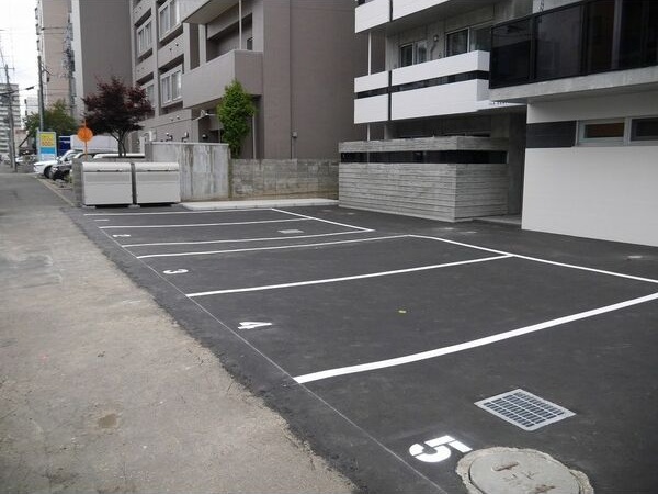 イルセントラレ南12条 駐車場
