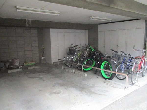 プラザ南伏見 駐車場