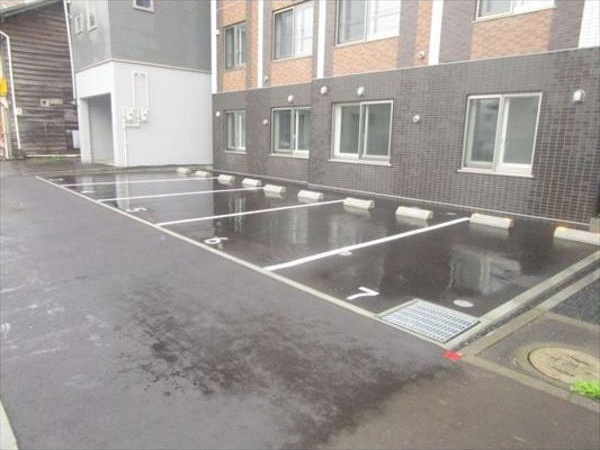 Rent菊水(レント菊水) 駐車場