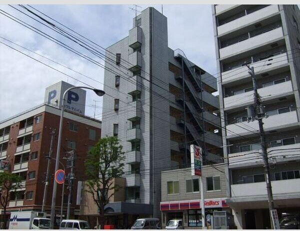 クィーン南５条 外観