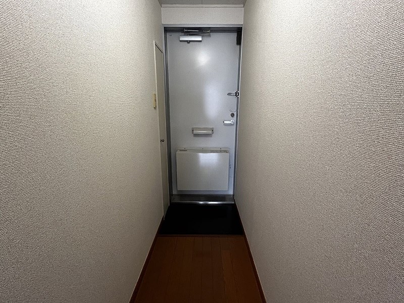 レオパレスウィング 玄関