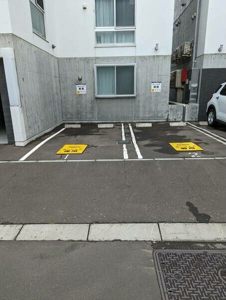 ファランドール大通東 I   駐車場