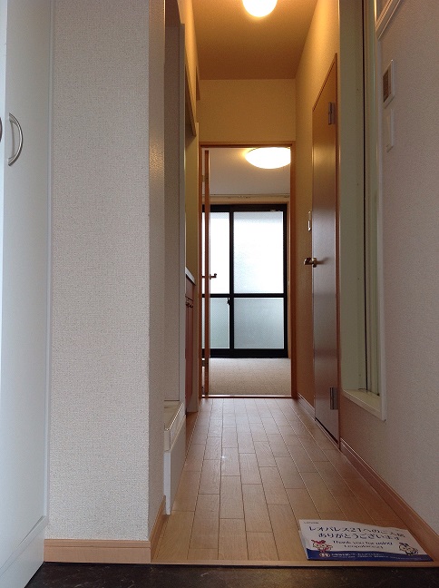 レオパレスパタータⅢ 玄関