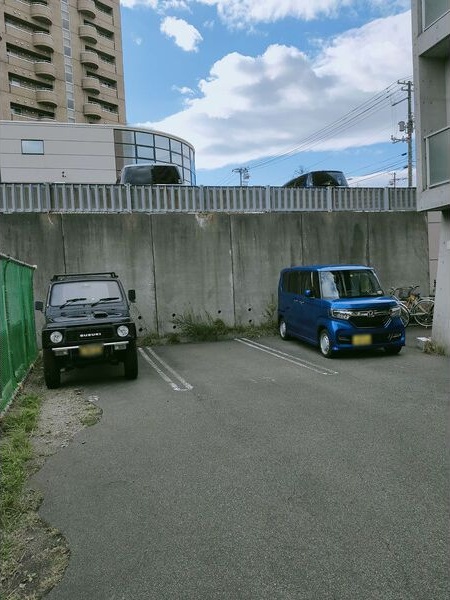 feuilles vertes AJ(ヒューベルエージェー) 駐車場
