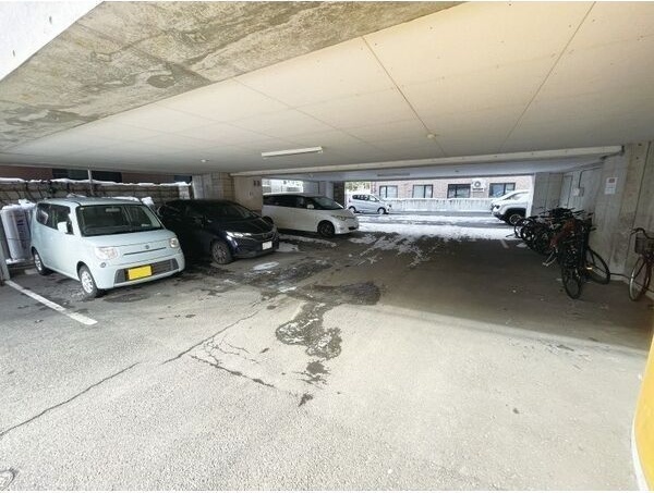 パルティーレ平岸 駐車場