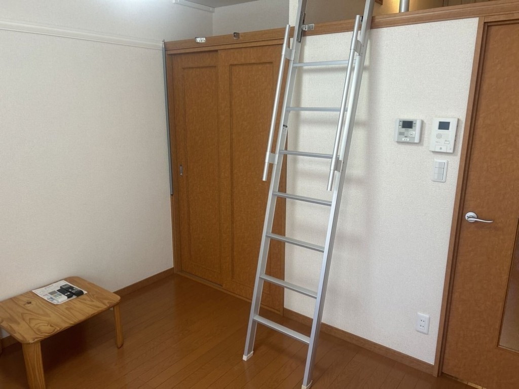 レオパレスラポールⅠ リビング