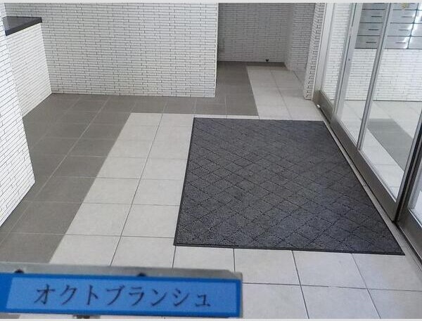 オクトブランシュ ロビー
