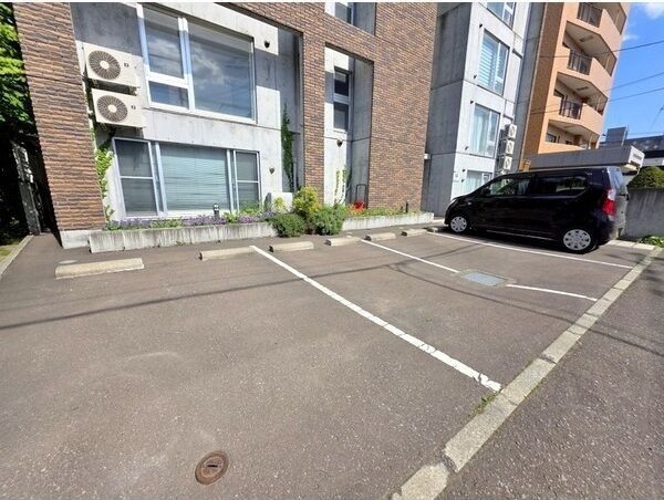 Oggi南円山 駐車場