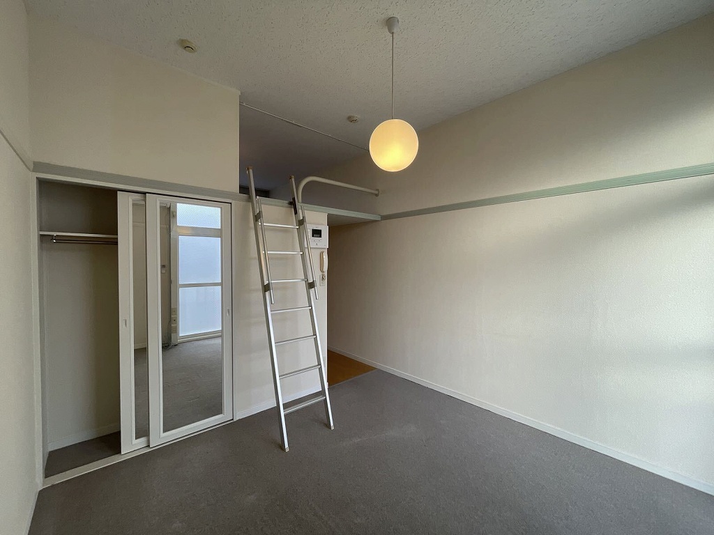 レオパレス光壱番館 リビング