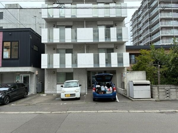 ラ・ルーチェ山鼻 駐車場