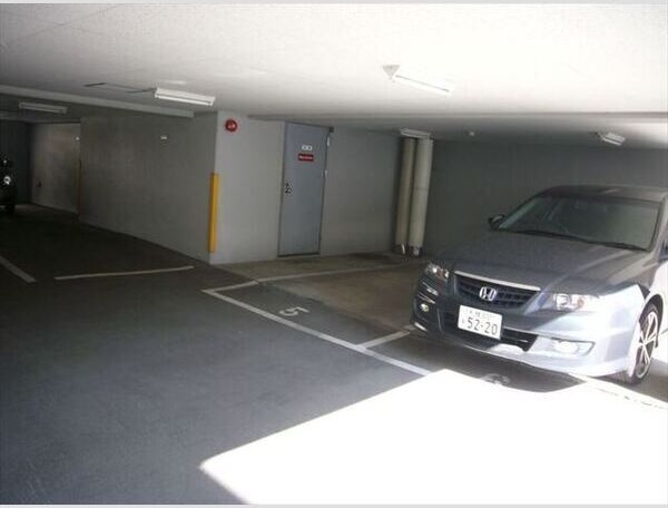 クレール 駐車場