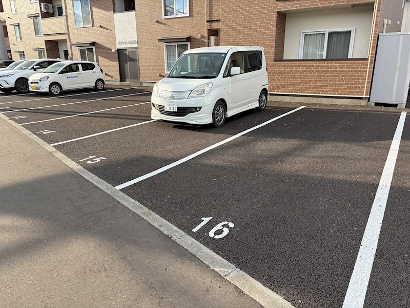シャンテ1828B 駐車場