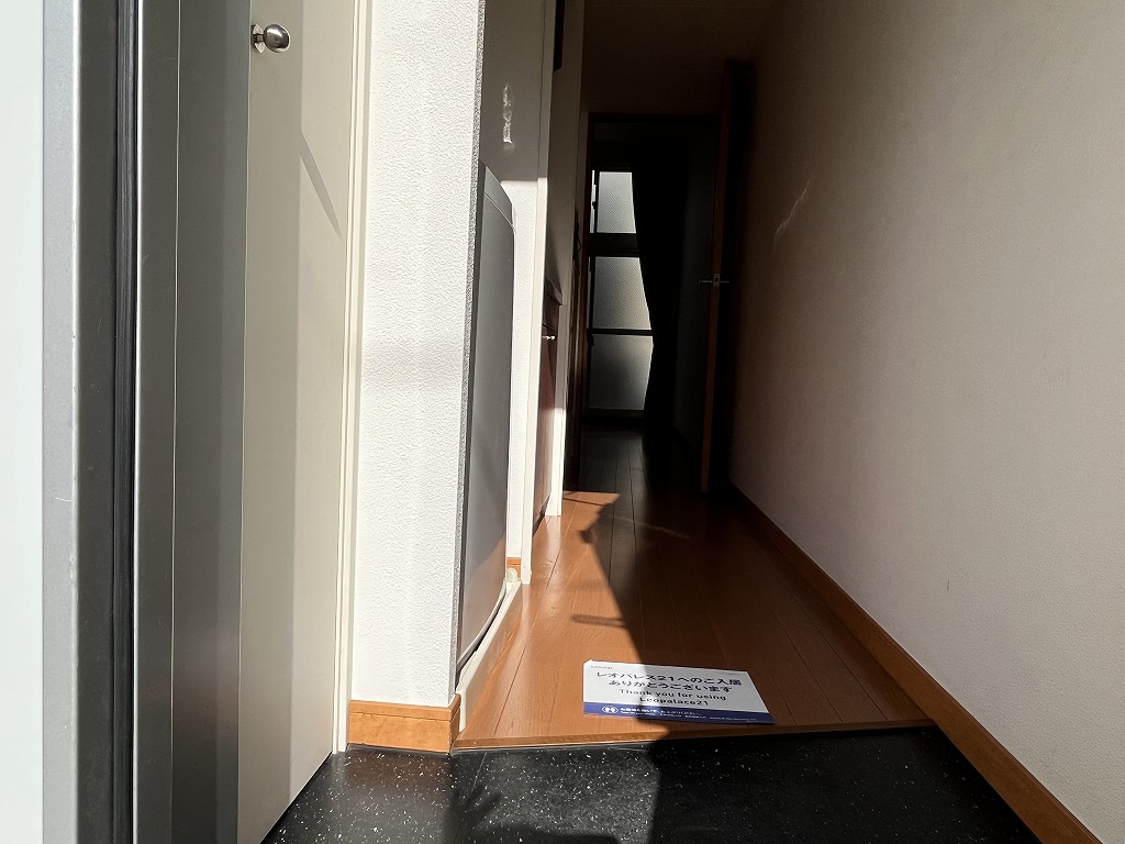 レオパレスカンパネラ 玄関