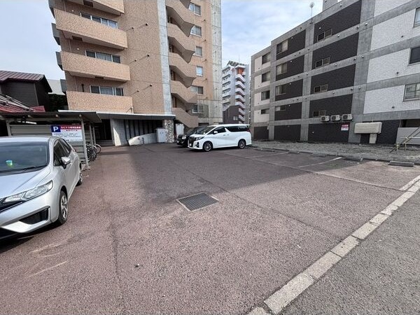 ルピナス 駐車場